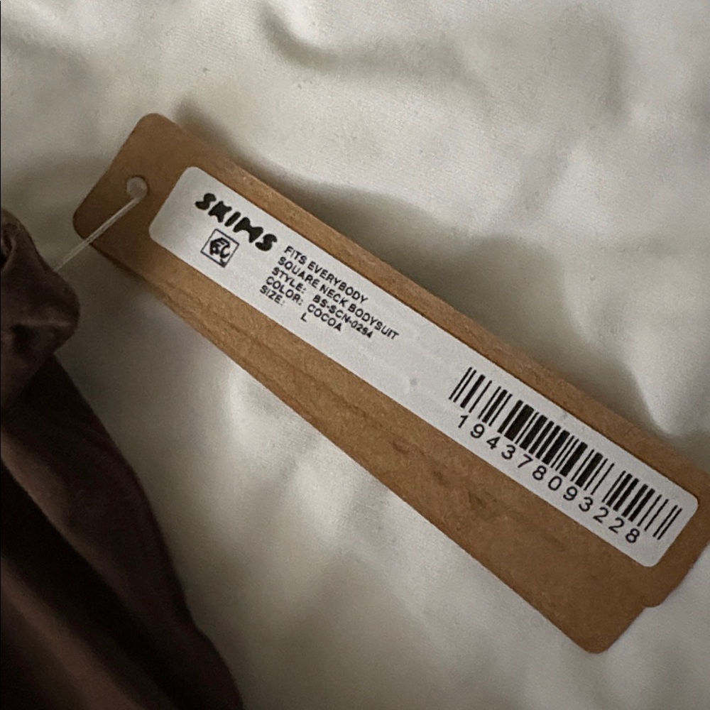 SKIMS fits everybody square neck bodysuit - Picture 2 of 5